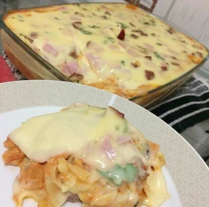 Macarrão cremoso com calabresa e creme de batatas uma delícia