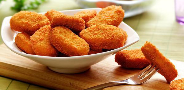 Nuggets de frango caseiro muito fácil de preparar e fica uma delícia