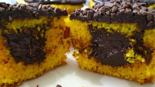 Bolo de cenoura com brigadeiro dentro delicioso