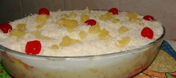 Bolo gelado de pirex com creme de leite ninho. aprenda a fazer essa maravilha!