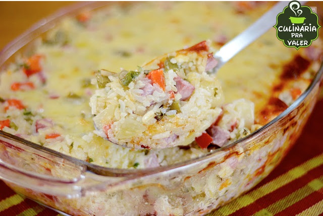 Arroz de forno cremoso gratinado com legumes