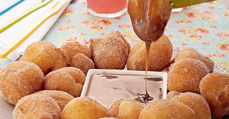 Bolinho de mandioca com doce de leite uma delícia