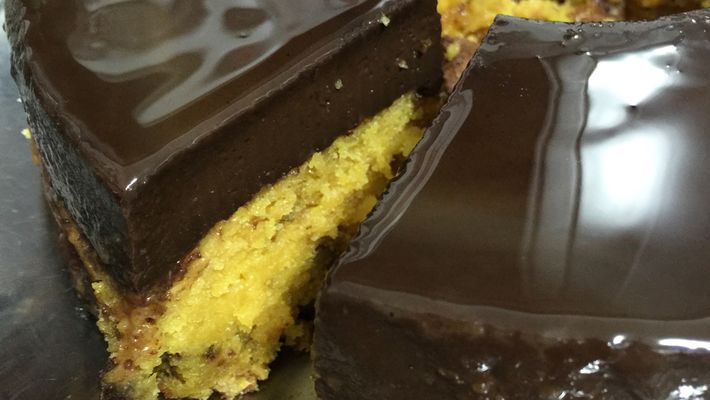 Bolo de cenoura com pudim de chocolate irresistível