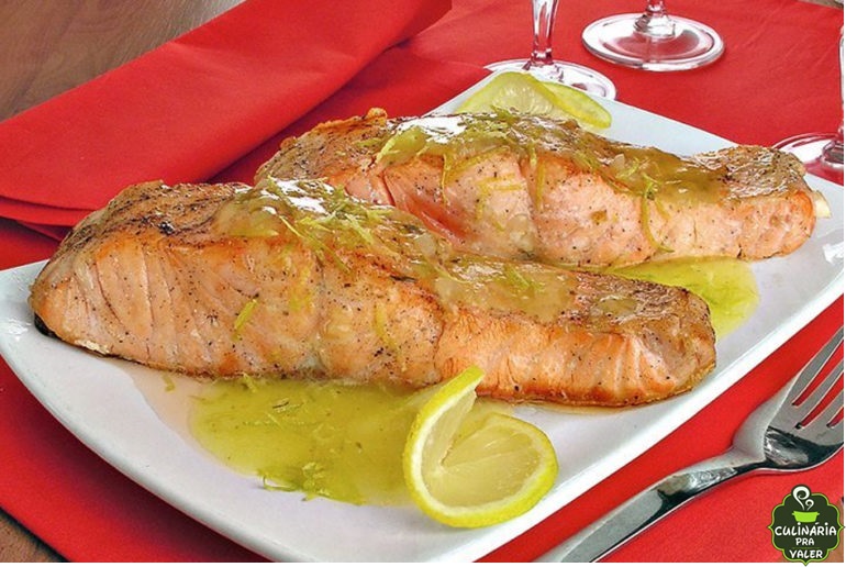 Salmão ao molho de limão siciliano