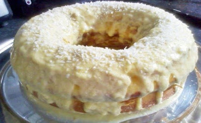 Bolo de laranja com cobertura de laranja delicioso