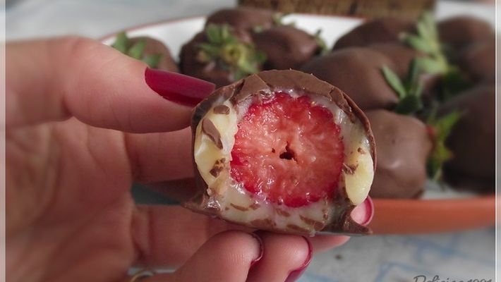 Bombom de morango e brigadeiro branco