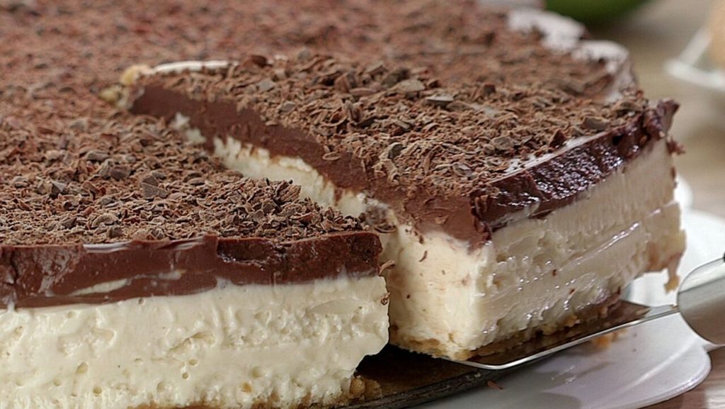 Torta de limão com chocolate: sobremesa incrível, é fácil de fazer e fica irresistível