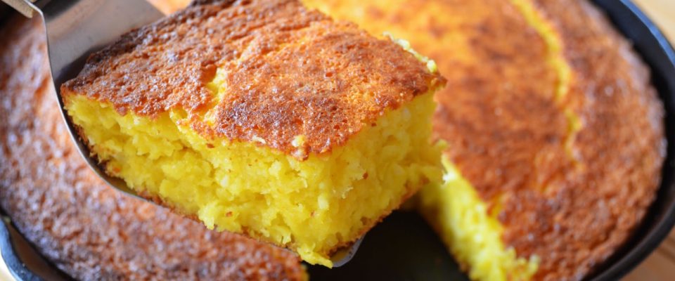 Bolo de milho de latinha, fica bastante cremoso e leva poucos ingredientes